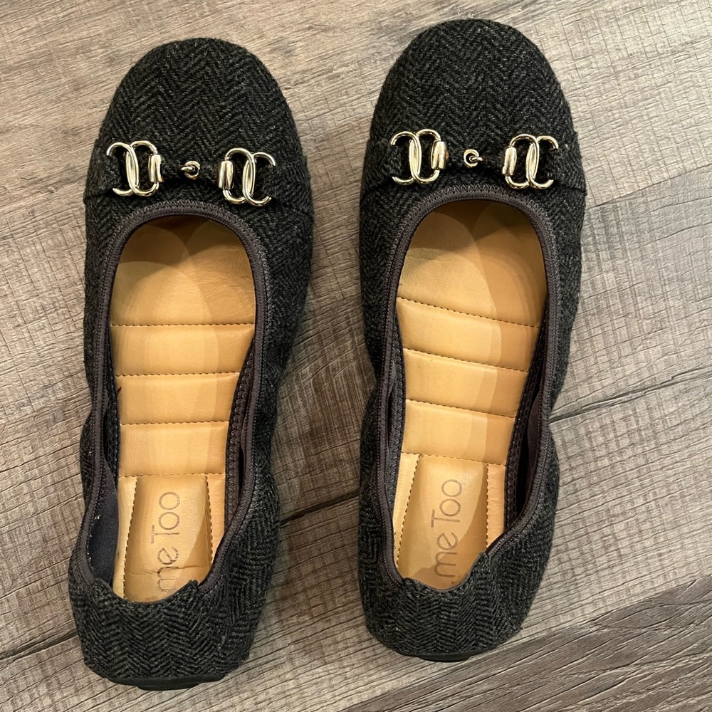 Me Too gray chevron flats 9.5 wide